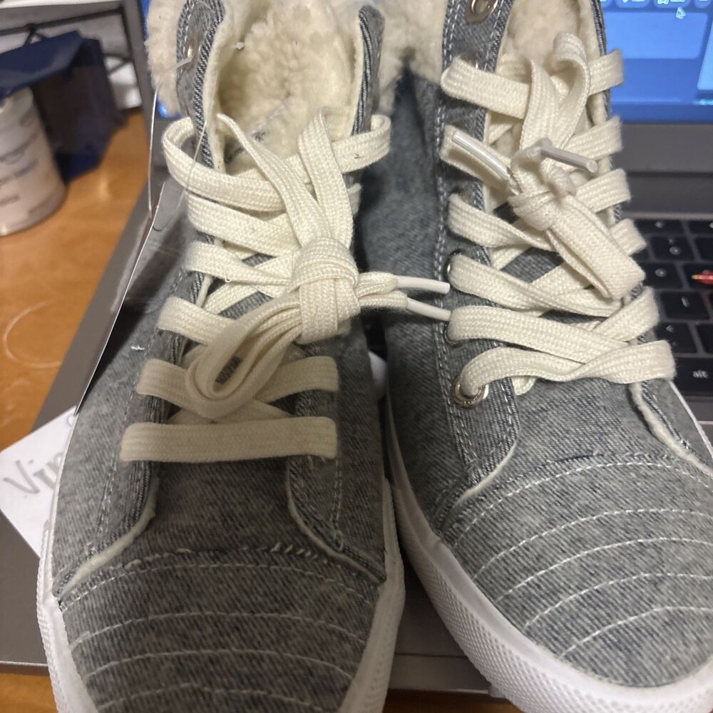 Tommy Bahama Womens Sz 9 Faux Fur Hi Top Sneakers Denim Coloring Fleece interior